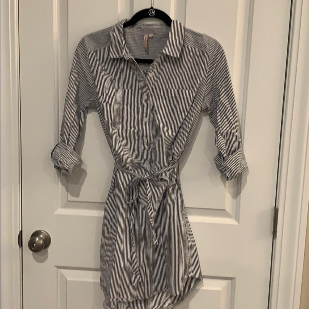Pin stripe shirt dress with pockets and belt
